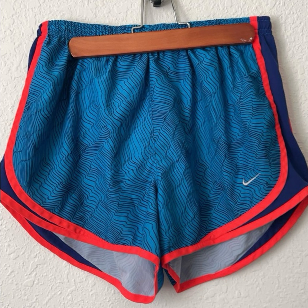 Nike shorts color blue an pink great condition never worn size m